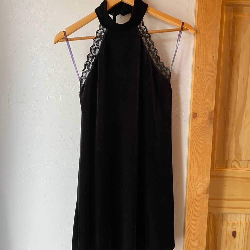 Elegant Black Lace Trim Choker Dress